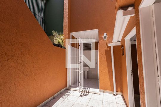 Área externa de casa à venda com 2 quartos, 100m² em Penha de França, São Paulo
