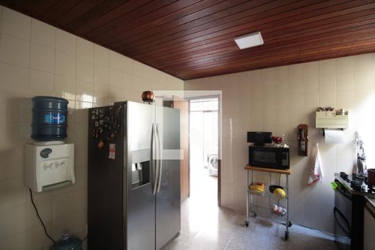 Casa à venda com 4 quartos, 285m² em Santa Rosa, Belo Horizonte