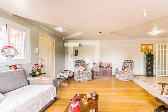 Sala de casa à venda com 5 quartos, 350m² em Cavalhada, Porto Alegre