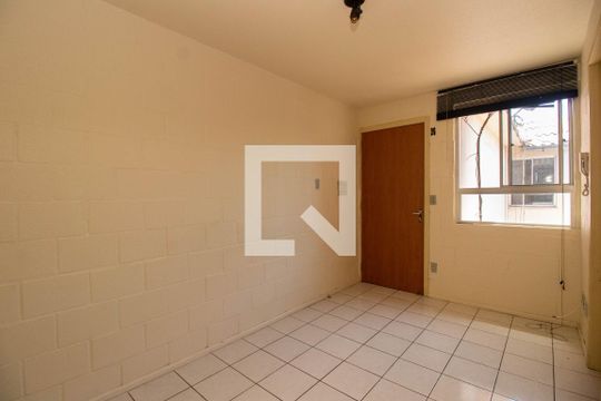 Sala de apartamento à venda com 2 quartos, 42m² em Rubem Berta, Porto Alegre