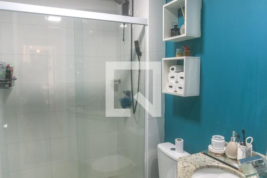 Banheiro social de apartamento para alugar com 2 quartos, 50m² em Baeta Neves, São Bernardo do Campo