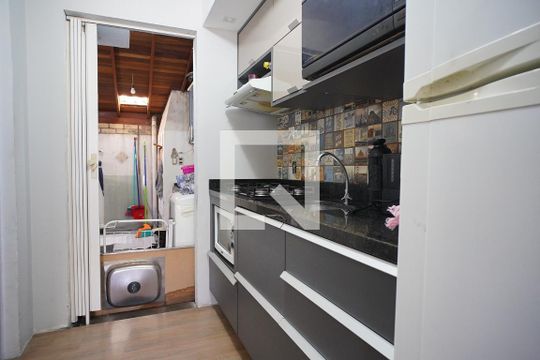 Cozinha de casa de condomínio à venda com 3 quartos, 90m² em Sarandi, Porto Alegre