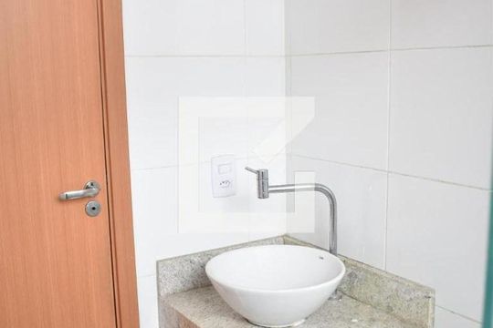 Banheiro de apartamento para alugar com 2 quartos, 45m² em Campo Grande, Rio de Janeiro