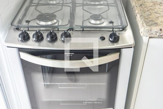 Cozinha de apartamento para alugar com 1 quarto, 53m² em Cidade Monções, São Paulo