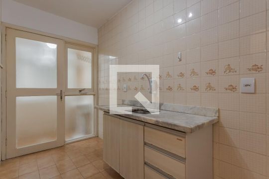 Cozinha de apartamento para alugar com 1 quarto, 45m² em Jardim do Salso, Porto Alegre