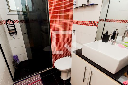 Banheiro de apartamento para alugar com 2 quartos, 47m² em Ponte Grande, Guarulhos