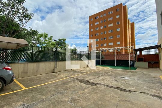 Garagem de apartamento para alugar com 3 quartos, 66m² em Samambaia Norte (samambaia), Brasília
