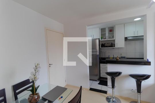 Salas de apartamento à venda com 2 quartos, 47m² em Vila Trinta E Um de Março, Campinas