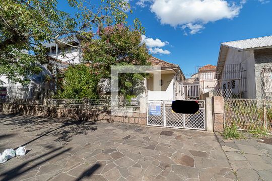 Fachada de casa à venda com 3 quartos, 150m² em São João, Porto Alegre
