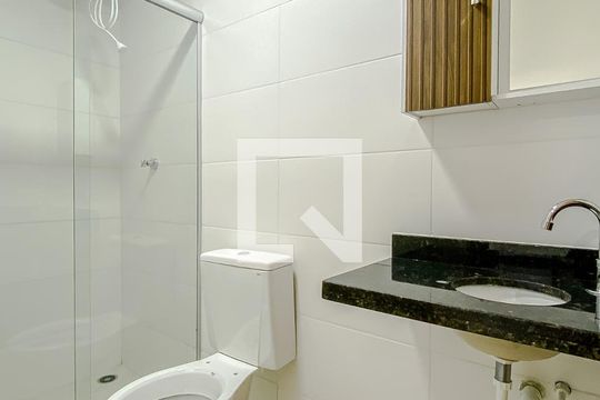 Banheiro de kitnet/studio para alugar com 1 quarto, 25m² em Mooca, São Paulo