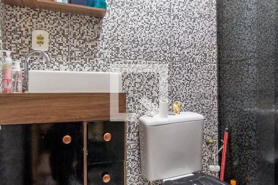 Banheiro de apartamento para alugar com 2 quartos, 50m² em Vila Sílvia, São Paulo