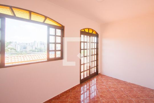 Quarto 1 de casa para alugar com 2 quartos, 110m² em Vila das Belezas, São Paulo