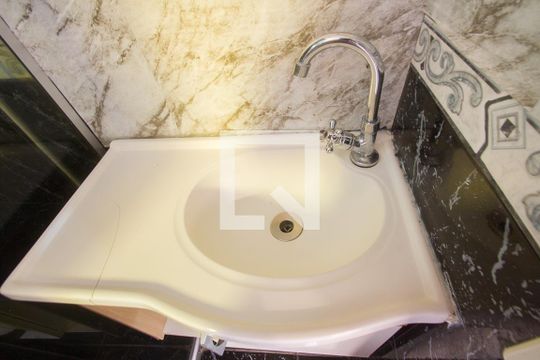 Pia de casa para alugar com 2 quartos, 110m² em Vila das Belezas, São Paulo