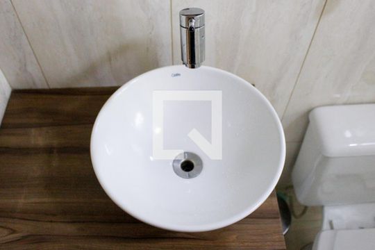 Banheiro de apartamento para alugar com 1 quarto, 39m² em Parque Munhoz, São Paulo