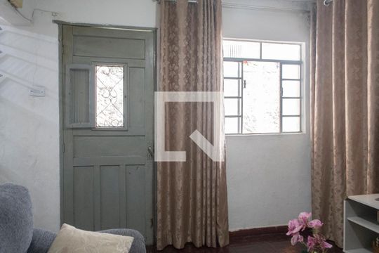 Casa à venda com 5 quartos, 130m² em Vila Santa Maria, São Paulo