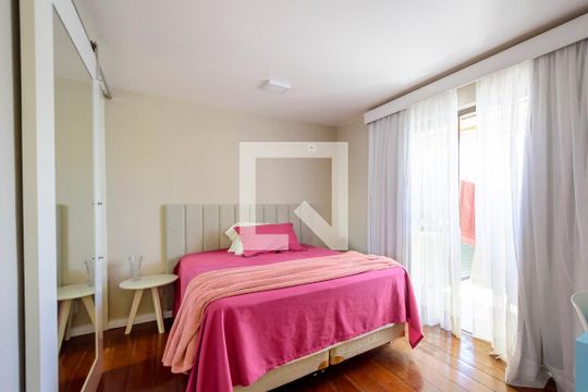 Suíte de apartamento à venda com 2 quartos, 108m² em Centro Histórico, Porto Alegre