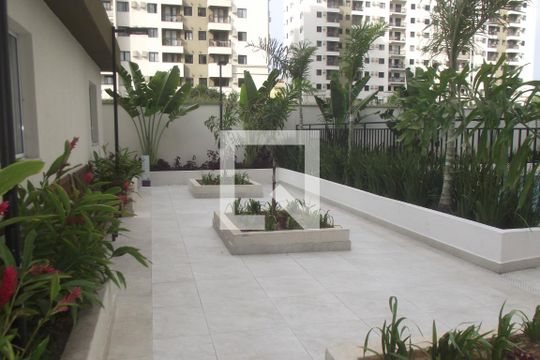 Área comum de apartamento para alugar com 2 quartos, 47m² em Del Castilho, Rio de Janeiro