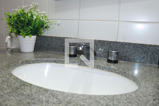 Banheiro da Suíte de apartamento para alugar com 1 quarto, 55m² em Barra, Salvador