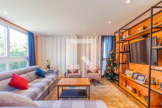 Casa à venda com 3 quartos, 340m² em Teresópolis, Porto Alegre