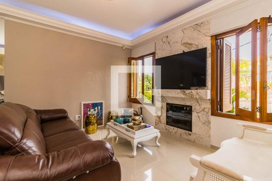 Sala de casa à venda com 4 quartos, 296m² em Espírito Santo, Porto Alegre