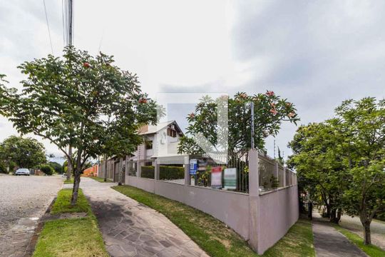 Fachada de casa à venda com 4 quartos, 296m² em Espírito Santo, Porto Alegre