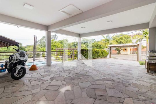 Garagem de casa à venda com 4 quartos, 296m² em Espírito Santo, Porto Alegre