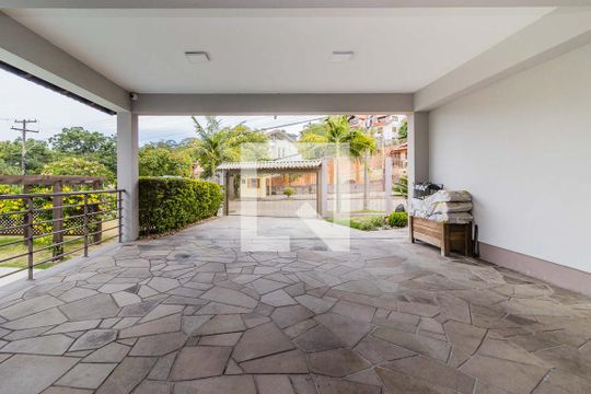 Garagem de casa à venda com 4 quartos, 296m² em Espírito Santo, Porto Alegre