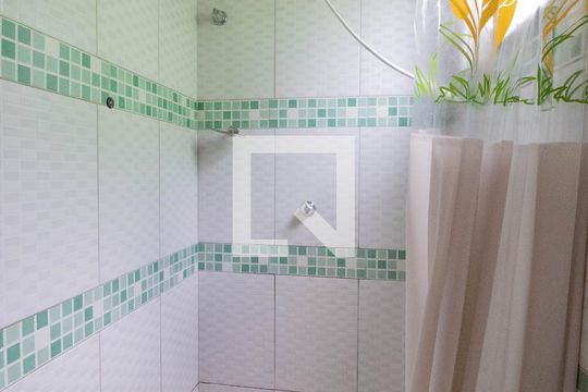Banheiro de casa para alugar com 1 quarto, 45m² em Curicica, Rio de Janeiro