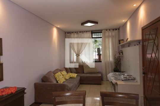 Sala de casa para alugar com 4 quartos, 250m² em Canhema, Diadema