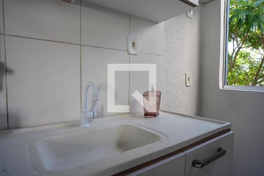 Cozinha de apartamento à venda com 2 quartos, 45m² em Rubem Berta, Porto Alegre