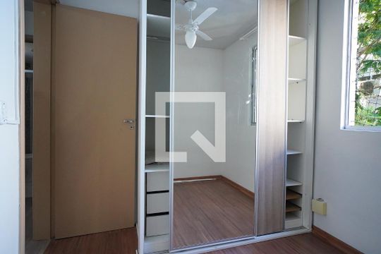 Quarto 1 de apartamento à venda com 2 quartos, 45m² em Rubem Berta, Porto Alegre