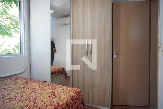 Quarto 2 de apartamento à venda com 2 quartos, 45m² em Rubem Berta, Porto Alegre