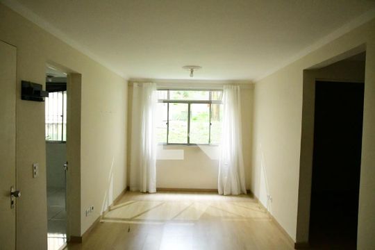 Sala de apartamento para alugar com 2 quartos, 55m² em Jardim Caiapiá, Cotia