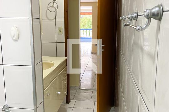 Banheiro de casa para alugar com 2 quartos, 100m² em Presidente Altino, Osasco