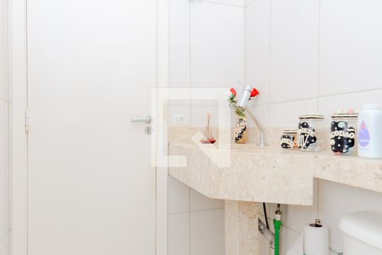Banheiro de apartamento para alugar com 2 quartos, 49m² em Ponte Grande, Guarulhos