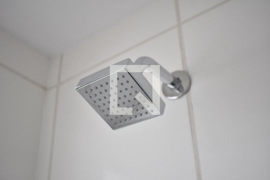 Chuveiro de apartamento para alugar com 2 quartos, 43m² em Campo Grande, Rio de Janeiro