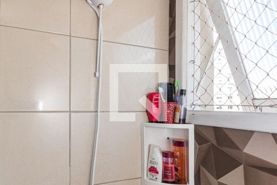 Banheiro de apartamento à venda com 1 quarto, 107m² em Santana, Porto Alegre