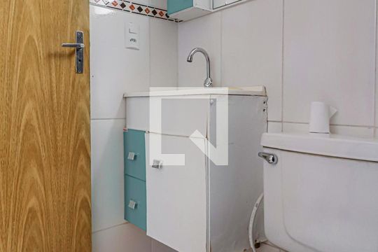 Banheiro de apartamento para alugar com 2 quartos, 45m² em Santa Cruz, Belo Horizonte