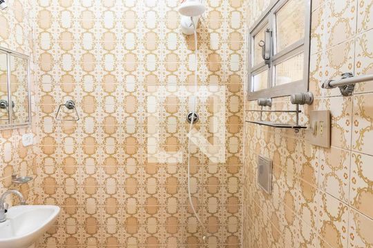 Banheiro de casa para alugar com 1 quarto, 36m² em Vila Regente Feijó, São Paulo
