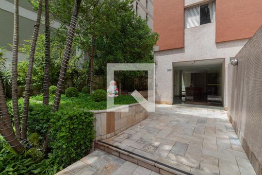 Entrada de apartamento à venda com 2 quartos, 70m² em Pinheiros, São Paulo