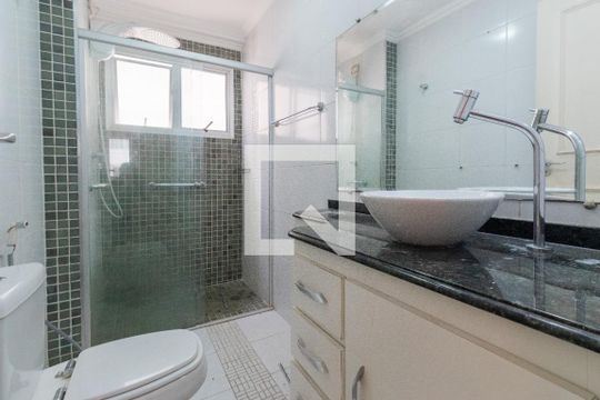 Banheiro de apartamento à venda com 2 quartos, 70m² em Pinheiros, São Paulo
