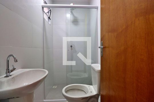 Banheiro de kitnet/studio para alugar com 1 quarto, 36m² em Vila Palmares, Santo André