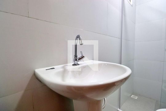 Banheiro de kitnet/studio para alugar com 1 quarto, 36m² em Vila Palmares, Santo André