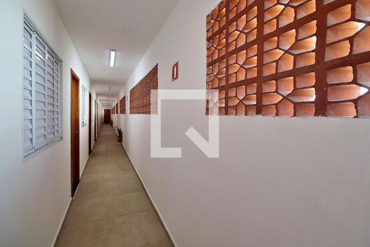 Corredor de kitnet/studio para alugar com 1 quarto, 36m² em Vila Palmares, Santo André