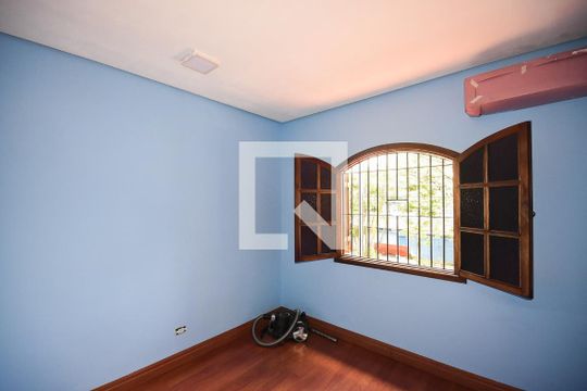 Quarto de casa para alugar com 2 quartos, 120m² em Vila Ernesto, São Paulo