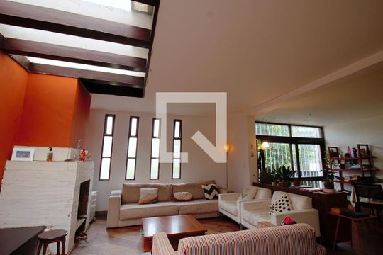 Casa à venda com 3 quartos, 330m² em Vila Progredior, São Paulo