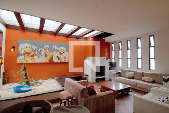 Sala de casa à venda com 3 quartos, 330m² em Vila Progredior, São Paulo