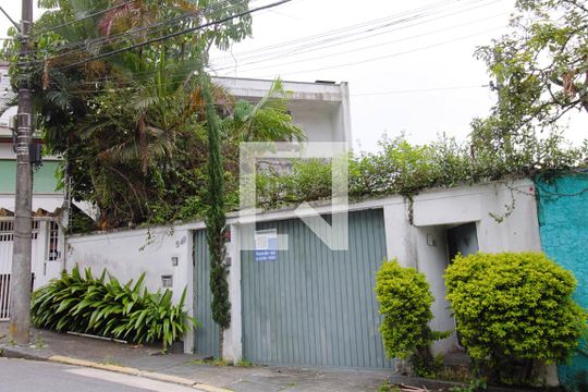 Fachada de casa à venda com 3 quartos, 330m² em Vila Progredior, São Paulo