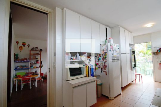Cozinha  de casa à venda com 3 quartos, 330m² em Vila Progredior, São Paulo