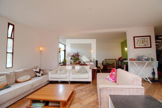Sala de casa à venda com 3 quartos, 330m² em Vila Progredior, São Paulo